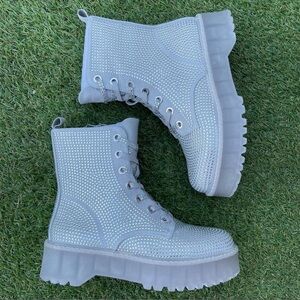 NWT STEVE MADDEN DYNAMITE SILVER MULTI RHINESTONES BOOTS
